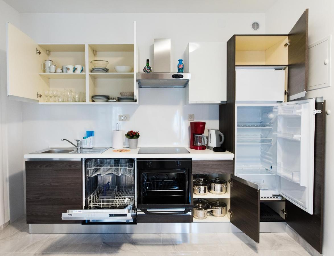 Apartments Care Donji Okrug  エクステリア 写真