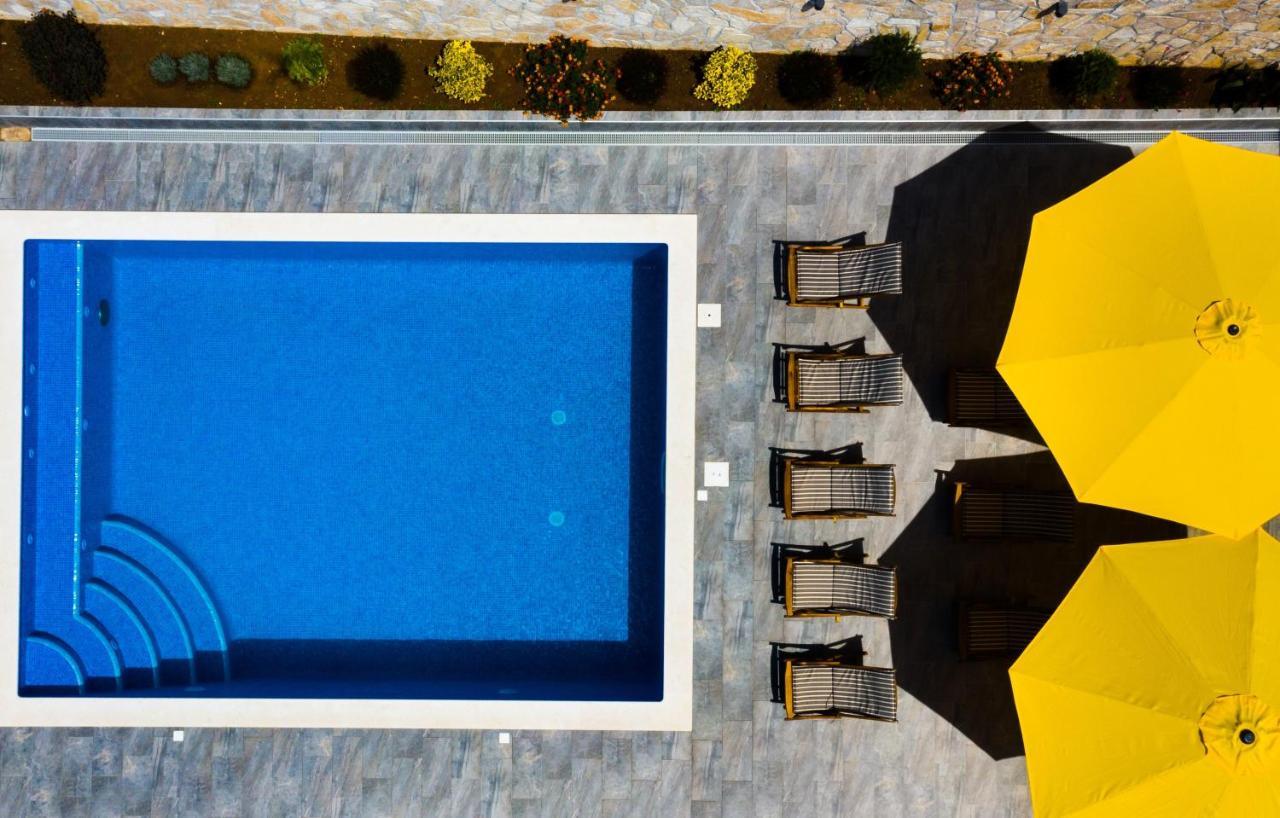 Apartments Care Donji Okrug  エクステリア 写真