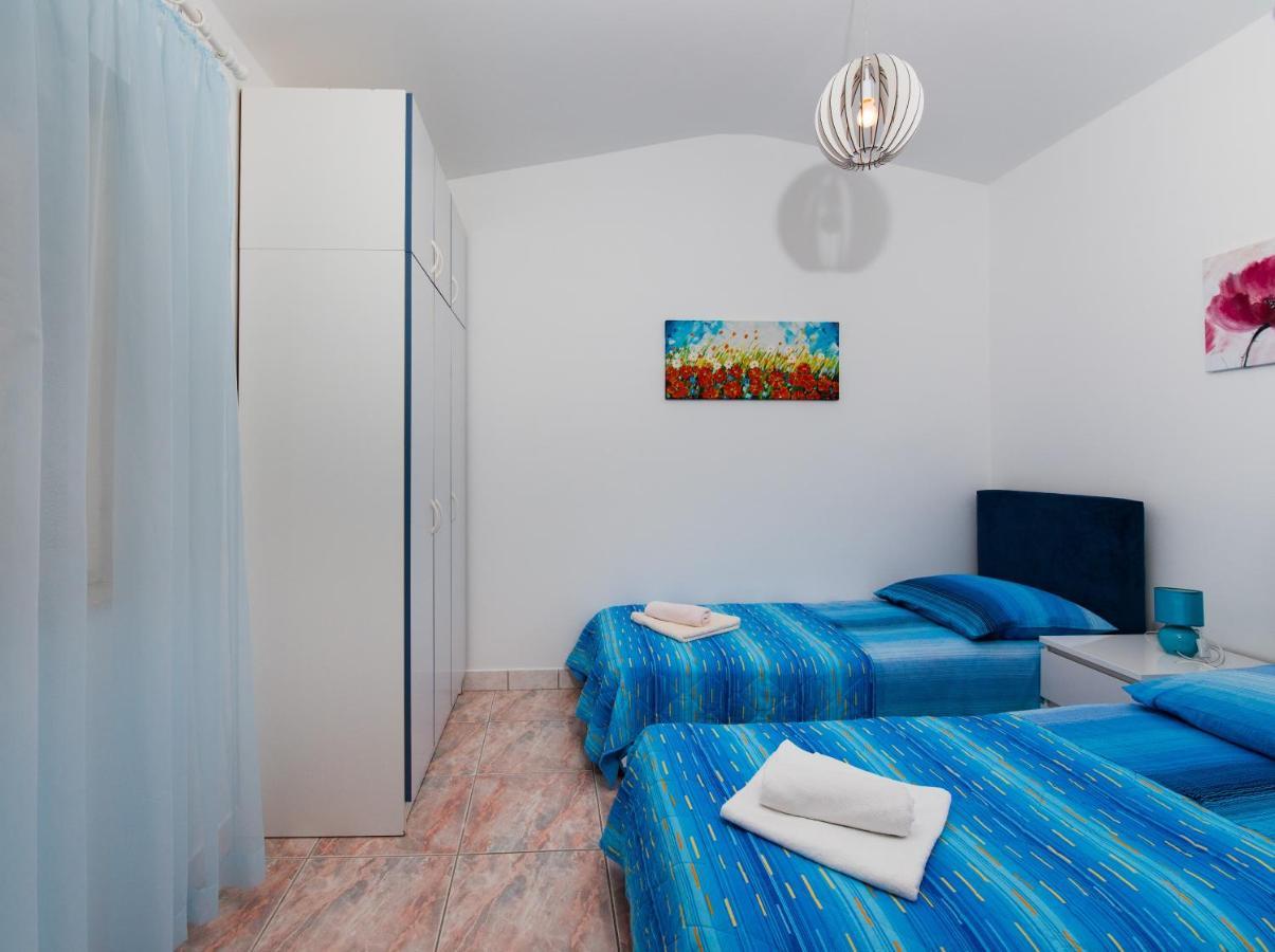 Apartments Care Donji Okrug  エクステリア 写真