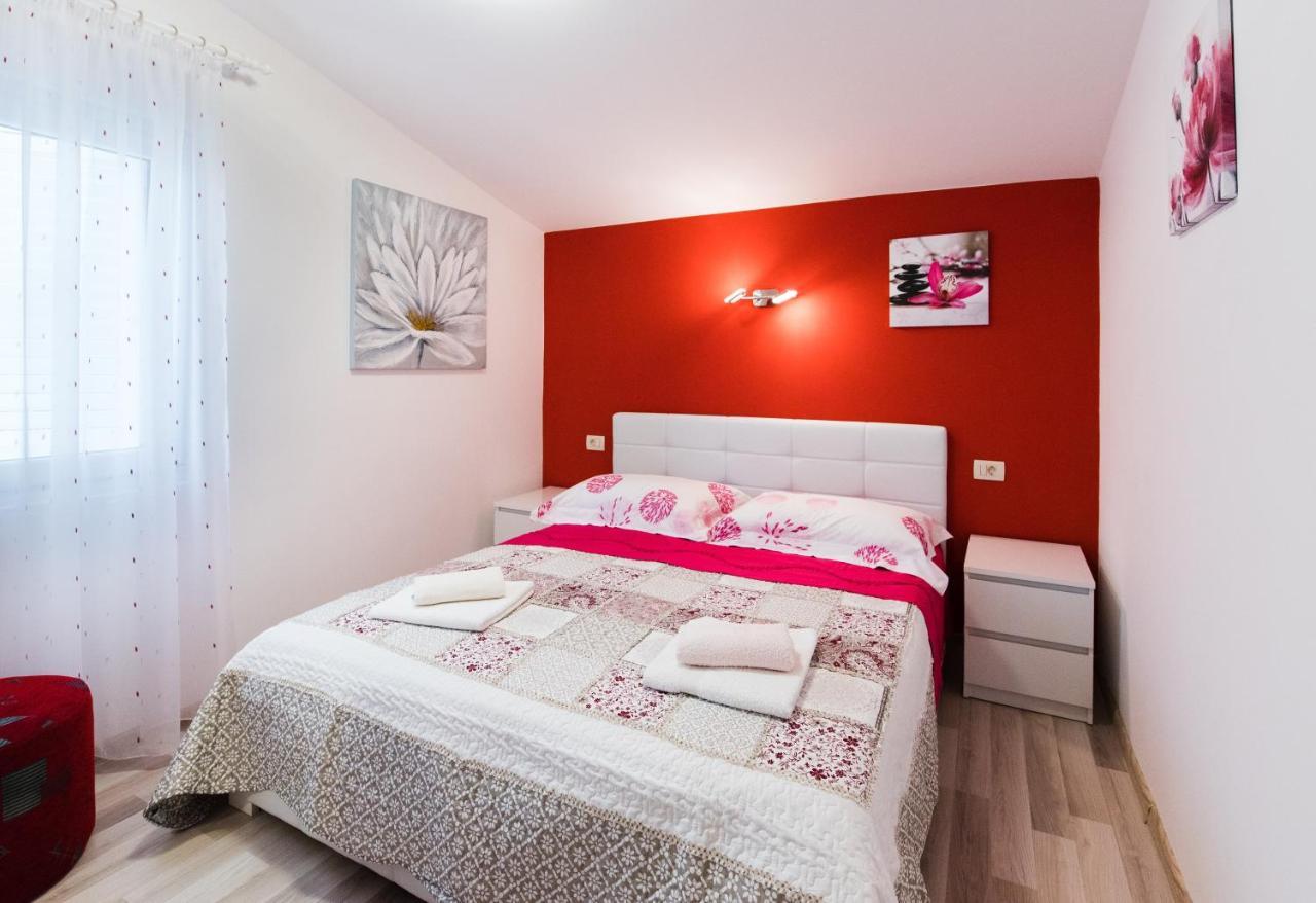 Apartments Care Donji Okrug  エクステリア 写真