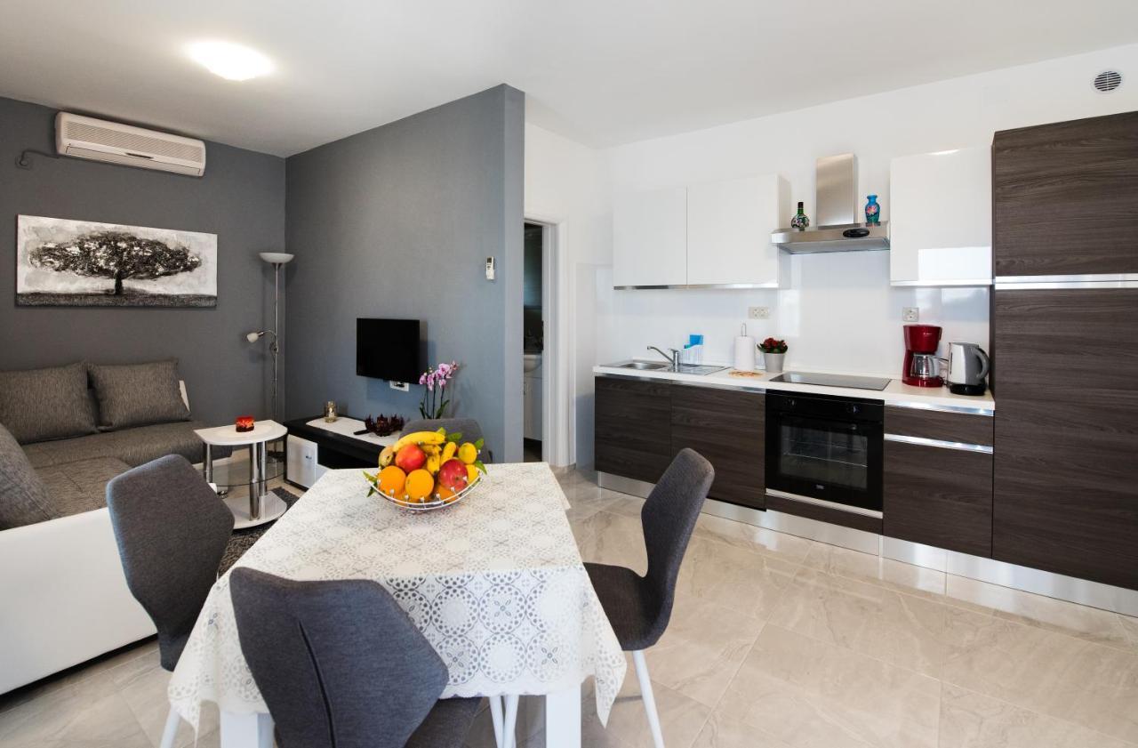 Apartments Care Donji Okrug  エクステリア 写真
