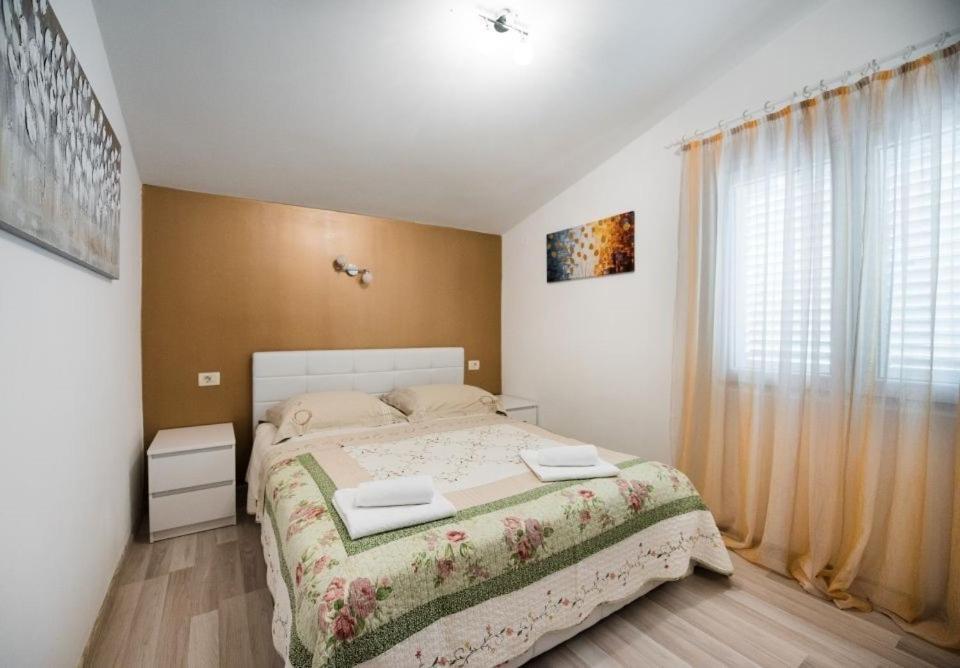 Apartments Care Donji Okrug  エクステリア 写真