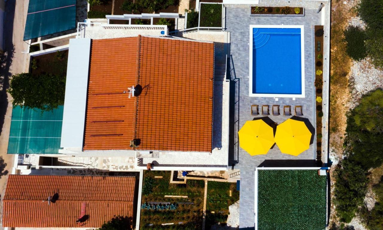 Apartments Care Donji Okrug  エクステリア 写真